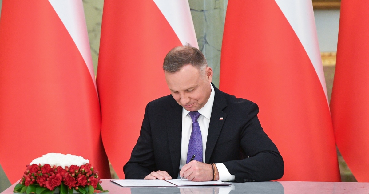 Prezydent Duda podpisał ustawę o bezpłatnych lekach dla dzieci do lat