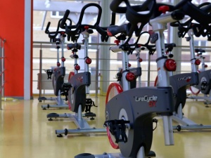 UOKiK nałożył 32 mln zł kary na największe sieci fitness. Zmowa na rynku