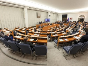 Senat: Ponad 100 poprawek do budżetu na 2021 r. Ustawa budżetowa wraca do Sejmu