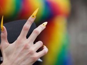 Warszawski ratusz ogłosił konkurs na prowadzenie... hostelu LGBT