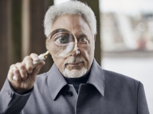 Tom Jones prezentuje album „Surrounded By Time”