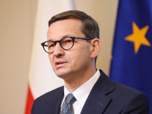 Morawiecki: Podjąłem decyzję o zaniechaniu w całości poboru podatku od umorzonej części dotacji z Tarczy Finansowej