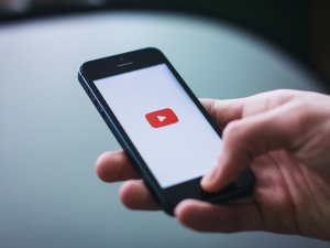 Prawicowy polityk pozywa serwis YouTube. Zarzuca mu cenzurę