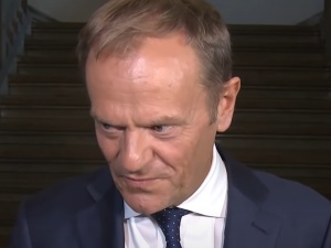 [FOTO] Tusk z rogami. To zdjęcie będzie hitem internetu?