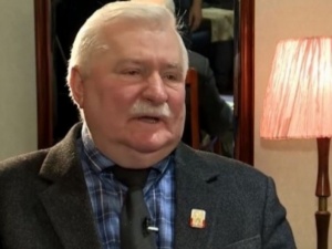„Czas na młodszy model”. Wałęsa radzi swojej żonie