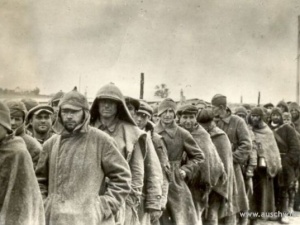 Dr Adam Cyra: Nieznana historia. Wśród jeńców sowieckich w Auschwitz byli również Polacy z Kresów