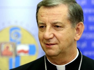 Abp Guzdek: Z nadzieją i wdzięcznością patrzymy na was,  którzy strzeżecie suwerenności naszych granic