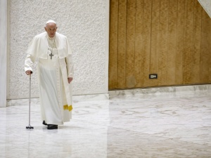 Papież zaostrza procedury w sprawie nadużyć i poszerza odpowiedzialność przełożonych duchownych i świeckich