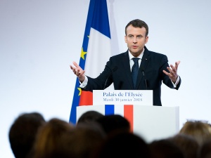 Emmanuel Macron wszystko postawił na jedną kartę