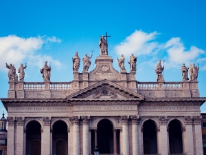 Bazylika św. Jana w Rzymie przeprasza za dopuszczenie anglikańskich duchownych do sprawowania liturgii