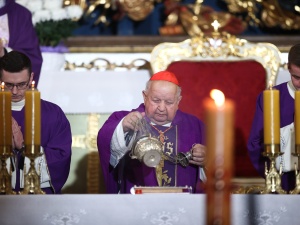 Uroczystości pogrzebowe Wandy Półtawskiej. Kard. Dziwisz: Żegnamy nieprzeciętnego człowieka