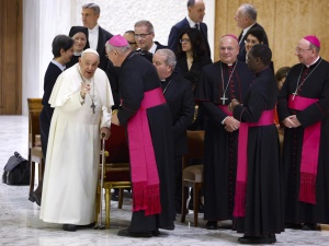 Franciszek na spotkaniu bożonarodzeniowym w Kurii Rzymskiej: Słuchać. rozeznawać, wędrować