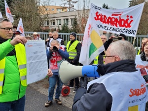 Zielonogórska Solidarność manifestowała w obronie zwolnionych z Radia Zachód pracowników