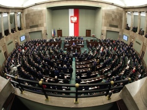 Nowy sondaż. PiS wyprzedza KO