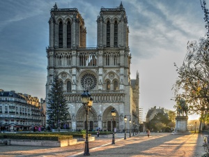 Udaremniono zamach na katedrę Notre-Dame? Władze umieszczają policję przed każdym kościołem we Francji