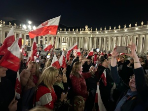 W 19. rocznicę śmierci Jana Pawła II na placu św. Piotra odbyło się czuwanie modlitewne