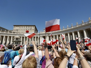 Papież o mocy dzielenia się wiarą: Jezus uczyni nasze spotkania i środowiska jeszcze piękniejszymi