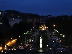 W pielgrzymce do Lourdes uczestniczy 15 tys. żołnierzy. Wielu z nich przyjmie tam chrzest