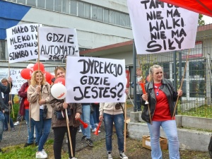 Solidarność demonstrowała przed zakładem Yazaki Automotive Products Poland w Mikołowie