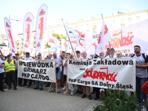 „Chcemy pracować, a nie głodować!” Pikieta Solidarności przed siedzibą PKP Cargo