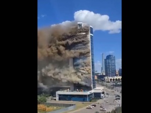 Ogromny pożar w Kazachstanie: płonie 26-piętrowy wieżowiec