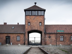 Niemieckie media: „Auschwitz – obóz zagłady w Polsce”