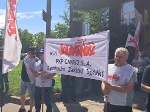 Nie mamy żadnej ochrony. Pracownicy PKP Cargo protestowali w Poznaniu