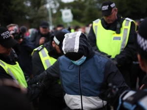 Zamieszki w Wielkiej Brytanii. Ranni policjanci 