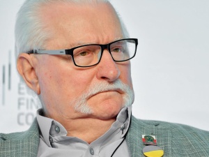 Wałęsa szokuje: „Najlepiej byłoby, gdyby kilku pułkowników przejęło władzę”