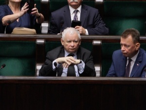 „To skoordynowana akcja”. Potężne uderzenie w finanse PiS?