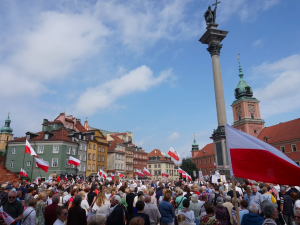 „Nic o nas bez nas”. Katecheci protestują w Warszawie w obronie lekcji religii