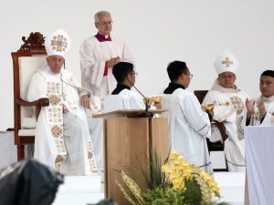 Msza św. w Dżakarcie. Papież: Pierwszym zadaniem ucznia nie jest szata zewnętrznie doskonałej religijności