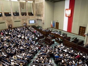 PiS o krok od pierwszego miejsca, duży spadek KO. Zobacz najnowszy sondaż