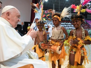 Franciszek w Papui-Nowej Gwinei. Spotkanie z dziećmi: Szczęście zależy wyłącznie od miłości [video]