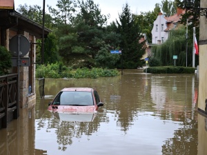 Trudna sytuacja w Nysie. Z powodzią walczy kilkuset strażaków