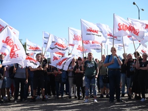 Jesteśmy silni i będziemy walczyć o zakład. W Łodzi pikietowali pracownicy likwidowanej fabryki Beko Europe