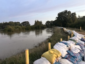 Powodzie w Polsce. Sołtys Trestna: nawet dzieci pomagały