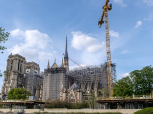 Francuzi w szoku: Macron zakazał fotografowania wnętrza Notre Dame 