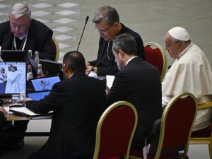 Synod o świeckich i wyzwaniach dla Kościoła