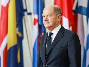 Scholz miał zablokować udział Polaków w niemieckiej rafinerii. Szokujące ustalenia eksperta