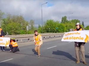 Oblały pomnik Syreny farbą. Aktywistki Ostatniego Pokolenia usłyszały zarzuty