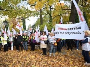 Chcemy pracować, nie głodować. Pracownicy Huty Częstochowa demonstrowali w stolicy