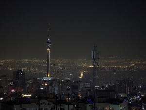 Nocny atak Izraela na Iran. Eksplozje w Teheranie