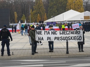 Prowokatorzy zakłócili uroczystość na pl. Piłsudskiego