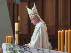 Msza św. w intencji Ojczyzny. Abp Lechowicz: Troska o prawdę to odpowiedzialność za wspólnotę