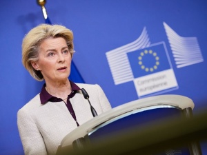 Afera Pfizergate. Komisja Europejska nie chce ujawnić SMS-ów Ursuli von der Leyen