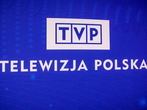 Dyrektor w TVP zatrudnił swoją partnerkę, ale twierdzi, że byłą