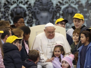 Franciszek: ludobójstwo kulturowe dokonuje się, gdy okradamy dzieci z ich przyszłości