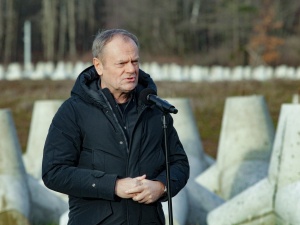 Tusk zaprosił na konferencję, na której nie można było zadawać pytań. To nic, Monika Rutke zapytała Mariusza Błaszczaka