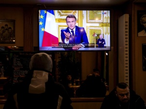 Kryzys polityczny we Francji. Emmanuel Macron powoła nowego premiera